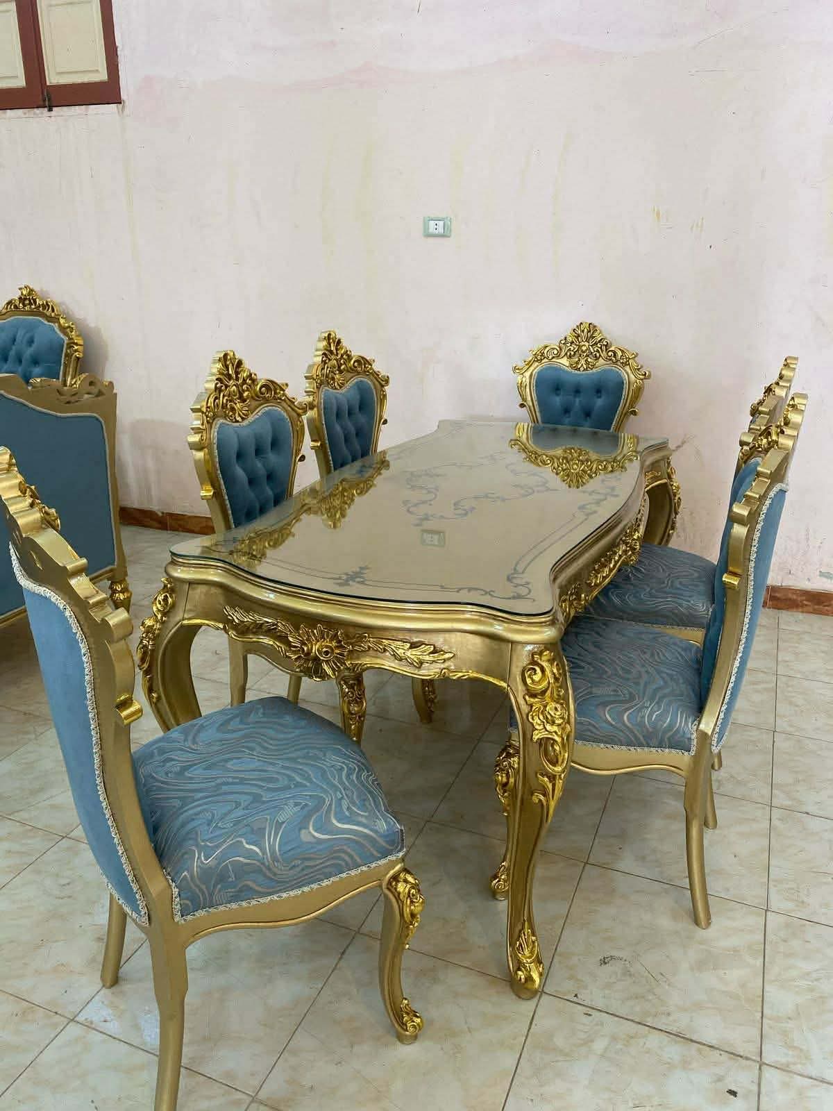 غرفة سفرة ملكية — ذهبي وأزرق
